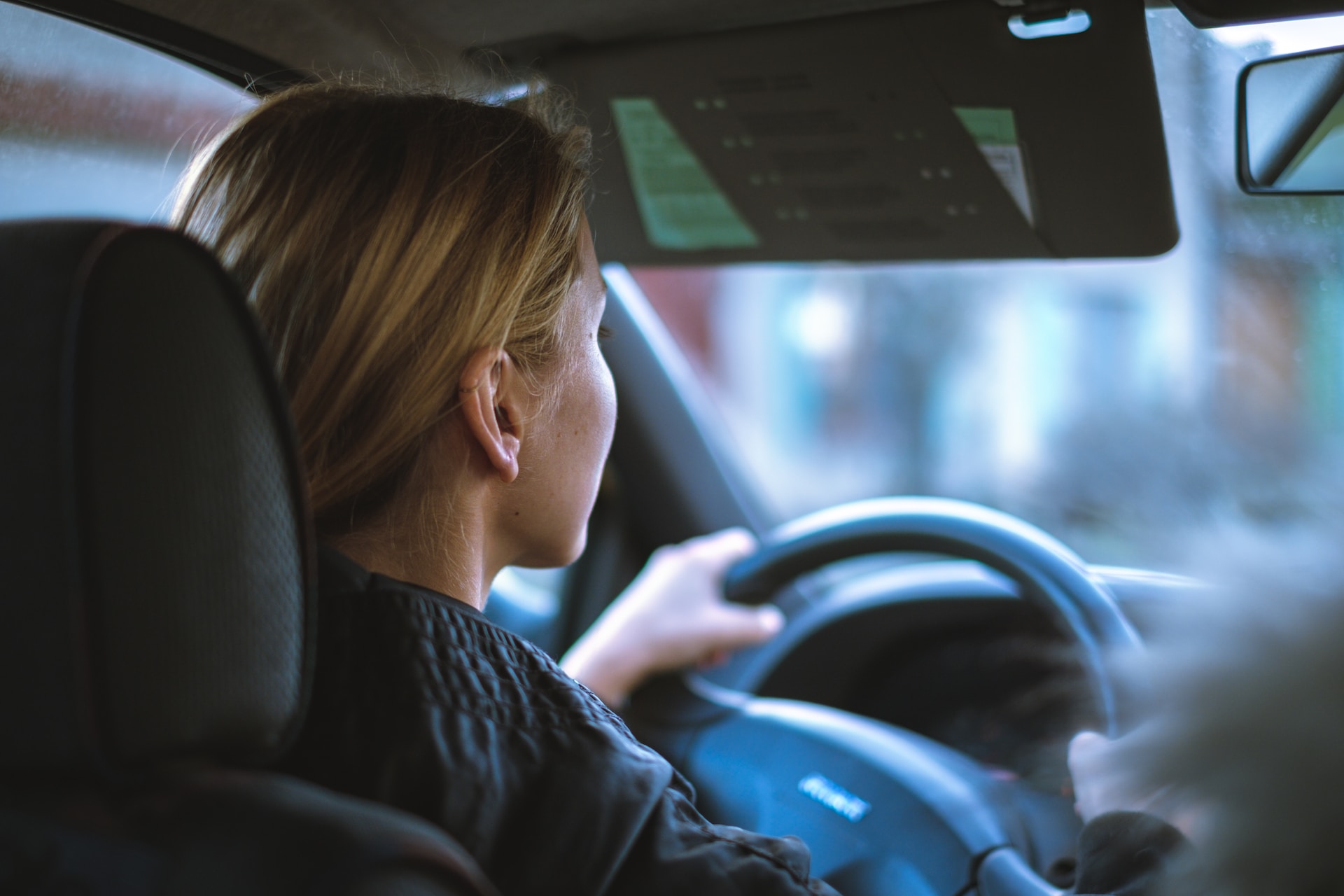 Hoe om te gaan met angst en spanning tijdens het autorijden